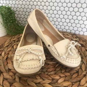 FRYE LEATHER CREAM LOAFERS size 6